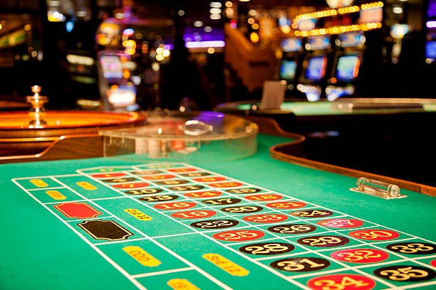 Live dealer table with professional dealer and HD camera angles